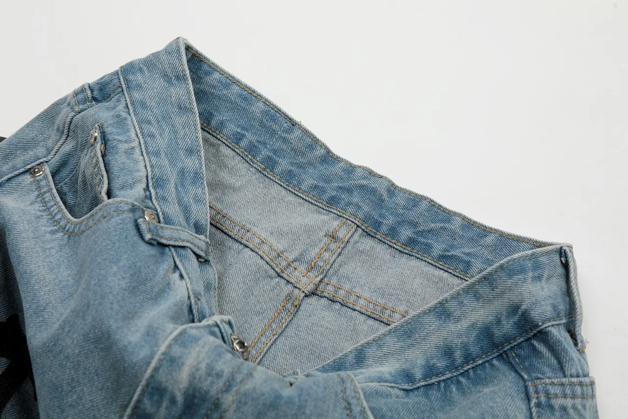 KE972#P240 The only correct leather label version on the market Chrome Hearts CH Cross embroidery distressed jeans Top ceiling quality 100% correct version The correct version is here!  Believe me this must be the best quality you will ever come across! ! Excellent value for money! !  Styles with different washes and textures are very friendly to people with thin legs and thick legs. The straight version is very flattering to the shape of the legs. The moderate length is timeless and easy to match. It is the basis of various styles and a must-have in the wardrobe! ! Add a little stacking to easily control this year's popular clean fit fabric. The fabric is stiff but the upper body is soft without losing texture. The sides and cuffs of some styles have a bone-wash effect. It's really hard not to love it! The outfit effect is immediate! ✅Correctly customize the Croxin metal leather label on the back panel. It is not sold directly with the cross on the finished jeans. 1:1 copying strives for excellence and the details are perfectly grasped. ✅The cross leather label is clear and smooth. Exquisite turning top craftsmanship. ✅Buttons, zippers and hardware are all customized versions of the Croxin LOGO. ✅High-cost washing process. Size: 28 30 32 34 36 (5 sizes)